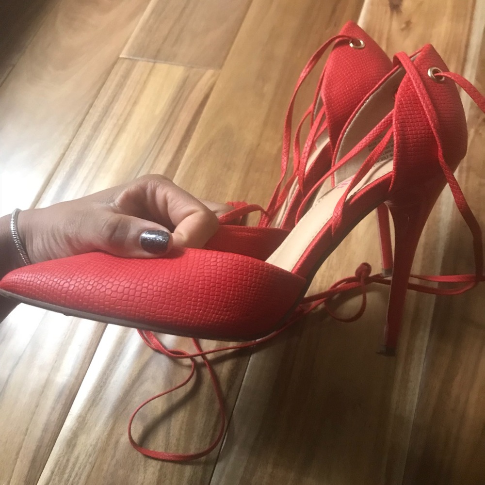 JustFab pumps